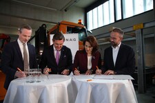 Asfinag-Vorstand Hartwig Hufnagl, Verkehrsminister Peter Hanke, Landeshauptfrau Karoline ...