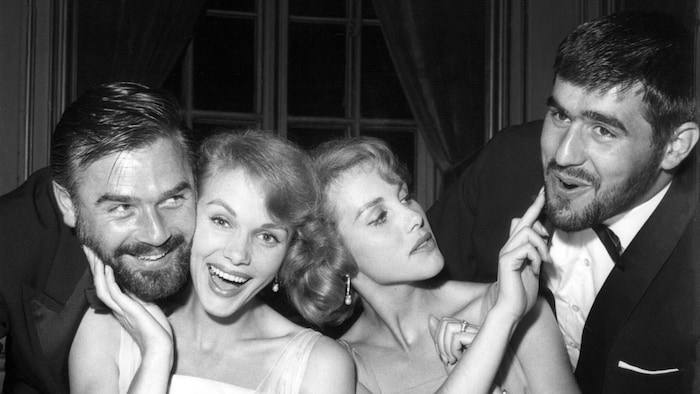 Beim Filmfest in Berlin im Juni 1959 posierten sie mit den Schauspielerin Joachim Fuchsberg ...