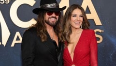 Liz Hurley versprühte mit ihrem Look schon mal Vorweihnachts-Stimmung. Doch der Look war heißer, ...