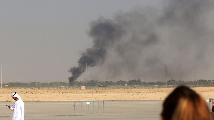 Nach dem Absturz war eine große Rauchwolke zu sehen.
