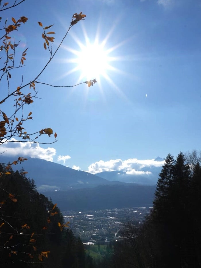 Der Blick durch die Mühlauer Klamm hinaus nach Innsbruck.