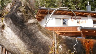 Die Enzianhütte ist ein stattliches Berggasthaus.