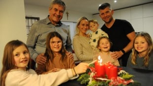 Stefan Schaub (li.) gibt Tipps für sichere Adventzeit mit der Familie.