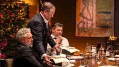 Sepp Schellhorn tischt mit den Star-Köchen Tim Mälzer (re.) und Roland Trettl in der Primetime ...