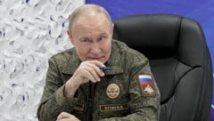 Russlands Herrscher Wladimir Putin will seine Kriegsziele in der Ukraine komplett erreichen und ...