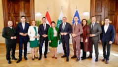 Die blau-schwarze Landesregierung: Hannes Amesbauer, Simone Schmidtbauer, Stefan Hermann, ...