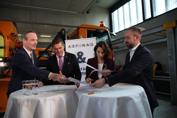 Asfinag-Chef Hufnagl, Verkehrsminister Hanke, Landes-Chefin Edtstadler und Landesrat Schnöll ...