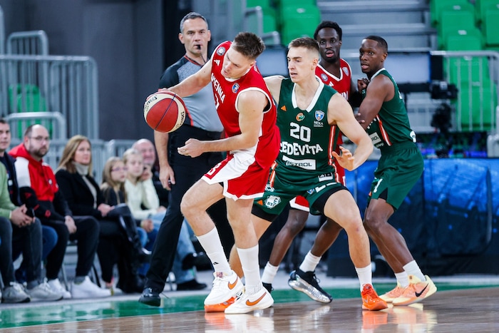 Gregor Glas von BC Vienna (am Ball) ist Oktober-MVP der Adriatc League.