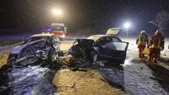 Die Unfallwracks nach dem Frontalcrash