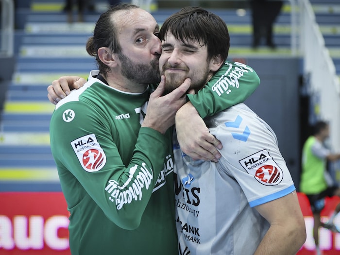 Hardxs Hexer Golub Doknic (l.) herzt Ivan Horvat.