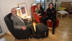 Probesitzen in der WG: Günter Tolar mit Mariahilf-Vize Julia Lessacher und Volkshilfe- ...