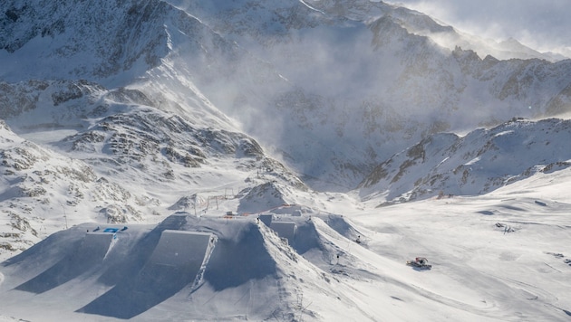 Der Stubaier Gletscher ist beeindruckend, heute für die Skifreestyler aber nicht Weltcup-mäßig ...