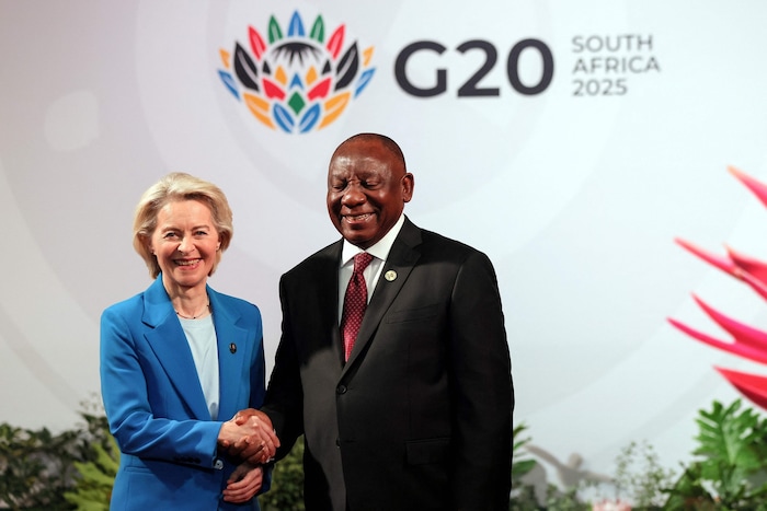 Südafrikas Präsident Cyril Ramaphosa begrüßte unter anderem Ursula von der Leyen in ...