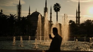 Die Meldungen über mutmaßliche Vergiftungsfälle in der Touristenmetropole Istanbul besorgen ...
