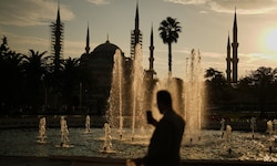 Die Meldungen über mutmaßliche Vergiftungsfälle in der Touristenmetropole Istanbul besorgen ...