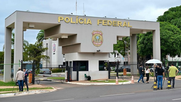 Brasiliens Ex-Präsident Jair Bolsonaro wurde wegen „erhöhter Fluchtgefahr“ in Haft genommen.