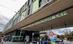 Der 85-jährige Patient wurde ins Salzburger Landesklinikum eingeliefert.