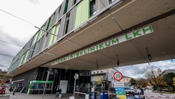 Einfahrt zum Salzburger Uniklinikum
