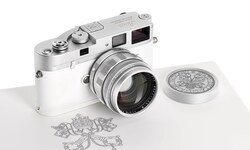 Bei der 47. Leitz Photographica Auction in Wien erzielte eine Leica M-A aus Papst Franziskus’ ...