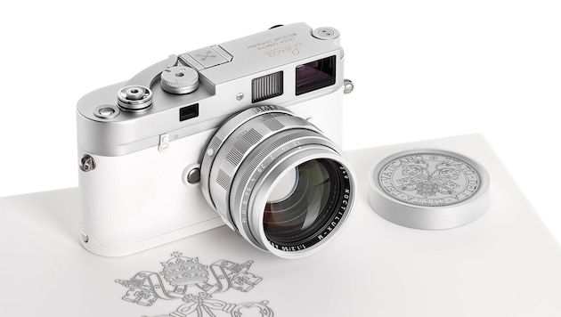 Bei der 47. Leitz Photographica Auction in Wien erzielte eine Leica M-A aus Papst Franziskus’ ...