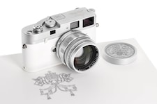 Bei der 47. Leitz Photographica Auction in Wien erzielte eine Leica M-A aus Papst Franziskus’ ...