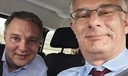 Vizekanzler Andreas Babler und Finanzminister Markus Marterbauer in Heldenpose unterwegs – zum ...