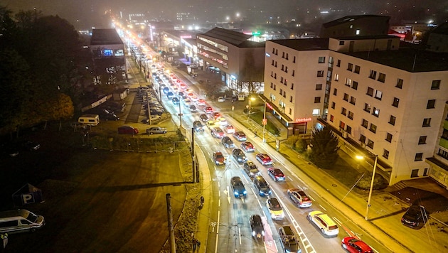 Autofahrer brauchen in der Stadt Salzburg starke Nerven – und ein ordentliches Zeitpolster.