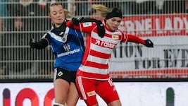 Eileen Campbell (r.) bereitete das 1:0 gegen den HSV vor.
