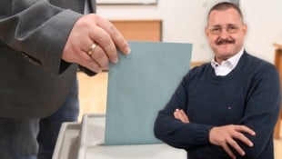 Nachdem die Stadtpolitik in Neunkirchen nicht zur Ruhe kommt, fordert FPÖ-Bezirksobmann Robert ...