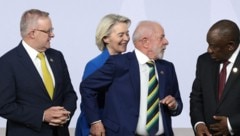 Von links: Australiens Premierminister Anthony Albanese, EU-Kommissionspräsidentin Ursula von ...