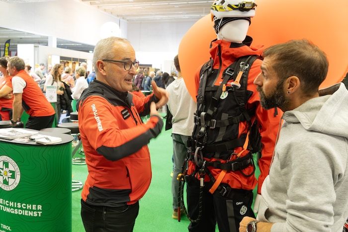 Die Tiroler Bergrettung informiert Interessierte über ihre Einsätze.