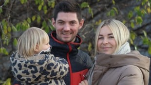 Lara ist zweieinhalb Jahre alt und macht dank einer Therapie tolle Fortschritte. Doch es ist ...