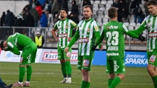 Blasser Auftritt der Lustenauer. Bester Mann war Abwehrchef William Rodrigues (2.v.l.).