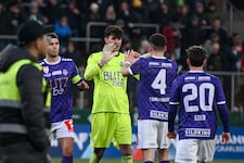Die Spieler von Austria Salzburg klatschten nach dem 0:0 in Lustenau zufrieden ab. 