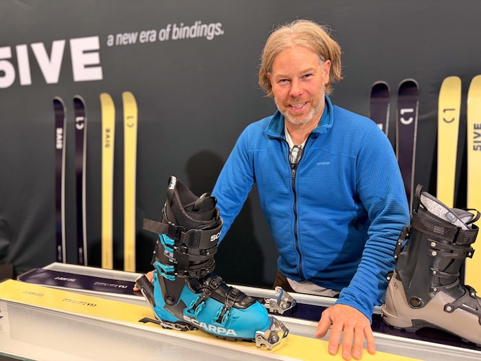Markus „Bam Bam“ Steinke mit der neuen „first.era“ Tourenskibindung – Made in Tirol.