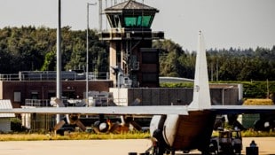 Der Flughafen in Eindhoven wird sowohl militärisch als auch zivil genutzt (Archivbild).