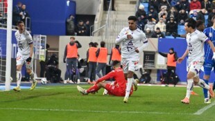 Manprit Sarkaria (Mitte) avancierte gegen BW Linz zum Matchwinner! 