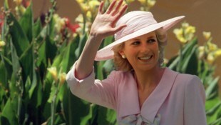 Prinzessin Diana war auch für ihren guten Stil bekannt. Jetzt ist ihr persönlicher Stylist Paul ...