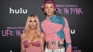 Megan Fox darf sich freuen: Laut eigener Aussage ist Machine Gun Kelly im Schlafzimmer so ...