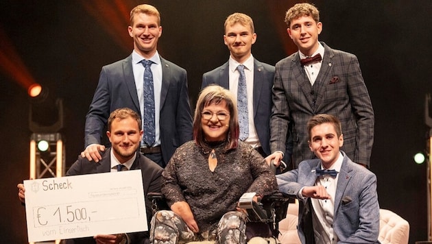 Marianne Hengl (RollOn) mit den Vertretern des EinserTisch.