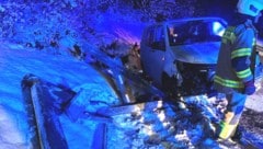 Mit über zwei Promille in krachte der Lenker durch diesen Holzzaun.