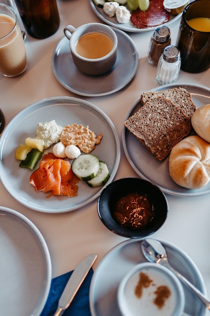 Frühstück und Brunch werden auch für Tagesgäste angeboten.