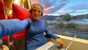 Katrin pendelt mit dem Zug von Villach nach Hermagor.