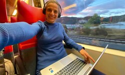 Katrin pendelt mit dem Zug von Villach nach Hermagor.