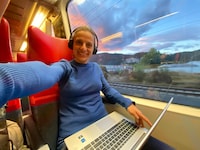 Katrin pendelt mit dem Zug von Villach nach Hermagor.