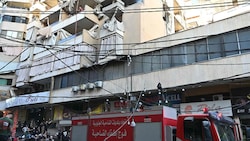 Die israelische Armee hat einen Hisbollah-Anführer in Beirut angegriffen. Dabei wurden laut ...