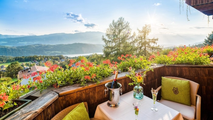 Der Blick von der Alpenrose auf den Millstätter See