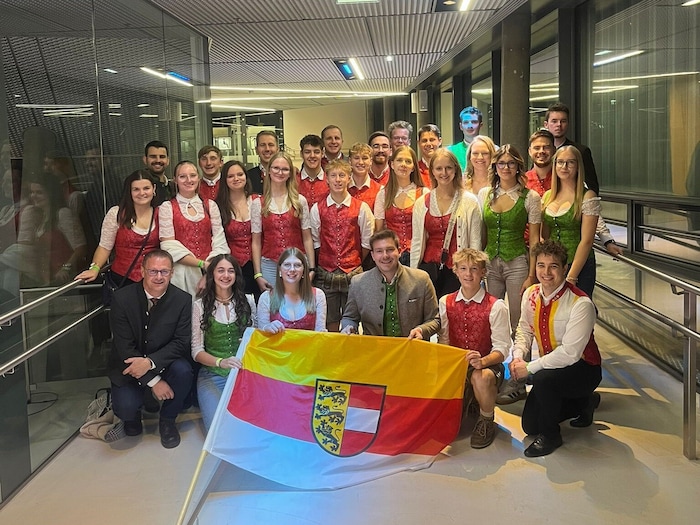 Für das Schellanderplatz-Projekt gab’s beim Österreich-Bewerb Silbermedaille und Urkunde.