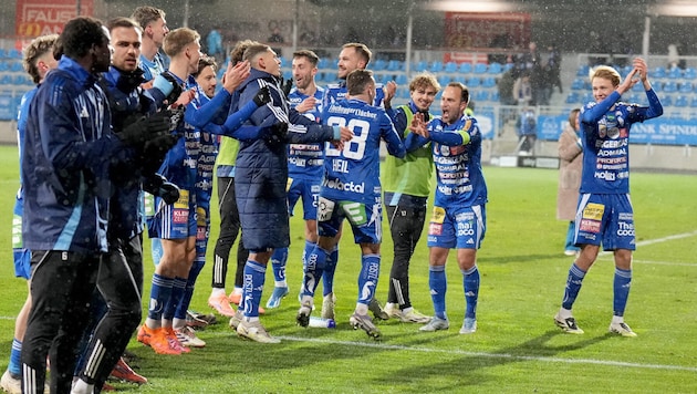 Hartberg jubelt, liegt als Dritter vor Meister Sturm.