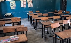 Einem Teil der Kinder und Jugendlichen, die aus einem Internat in Nigeria entführt worden waren, ...